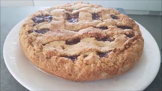 Crostata agli albumi, mandorle e amarene. Ricetta facile