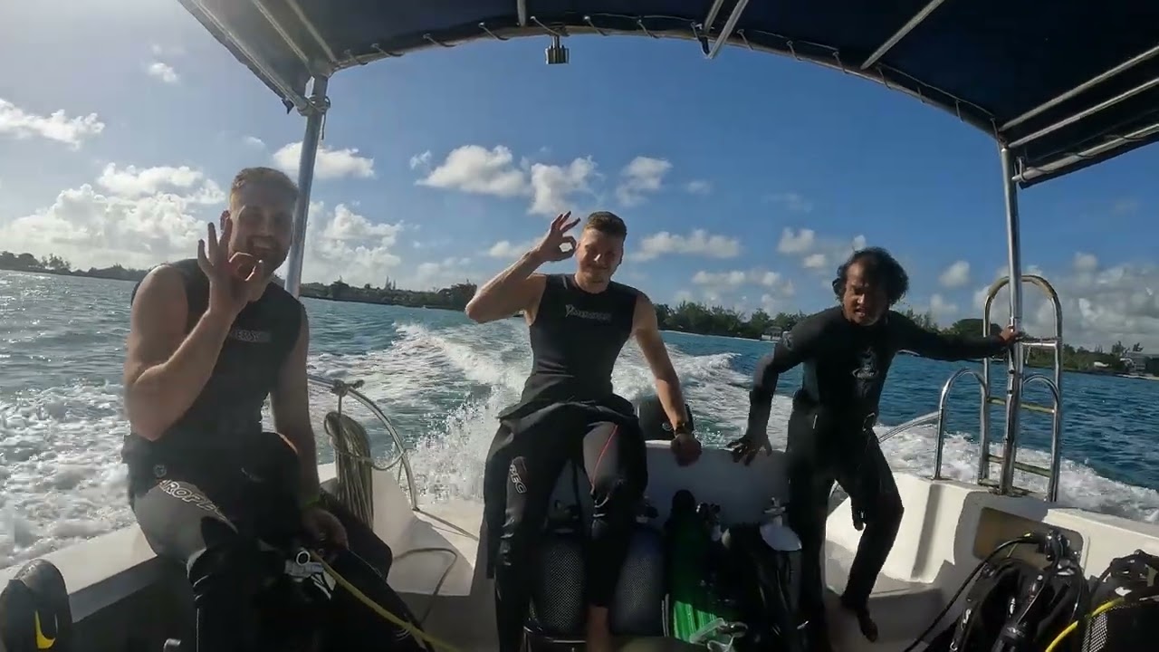 PADI Trainee Divemasters on Stella Maru and Holt Rock @oceandivermu