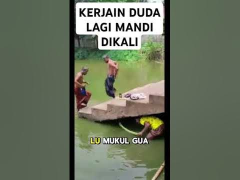 Kerjain Duda Lagi Mandi Dikali - YouTube