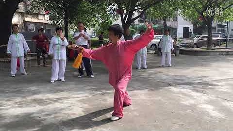李英红老師 42式太極劍 打得精彩! 漂亮!  Taichi Sword 42 Form beautiful performance