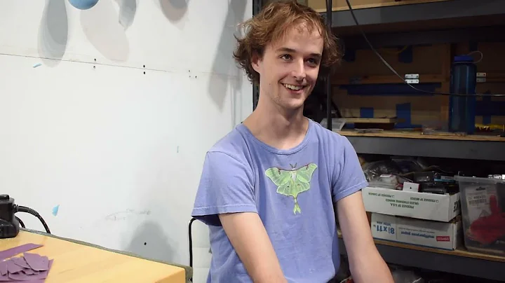 Front Desk Creatures  - Interview with Artist Elij...