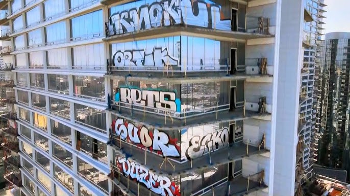 27 Stories Of Los Angeles Skyscraper Covered In Graffiti