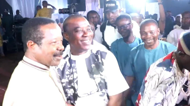 SEE WHAT HAPPENS AS K1 DE ULTIMATE MEET KING SUNNY ADE AT PROPHETESS MARY OLUBORI WEDDING ANNIVERSAR