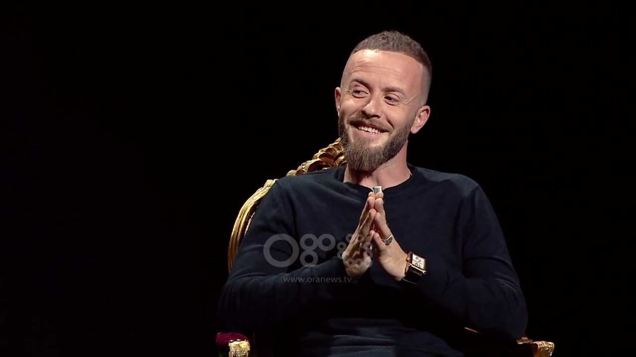 Glamour Zone nga Ester Bylyku: Blazer: "Këngëtarja e famshme më dërgoi video erotike"