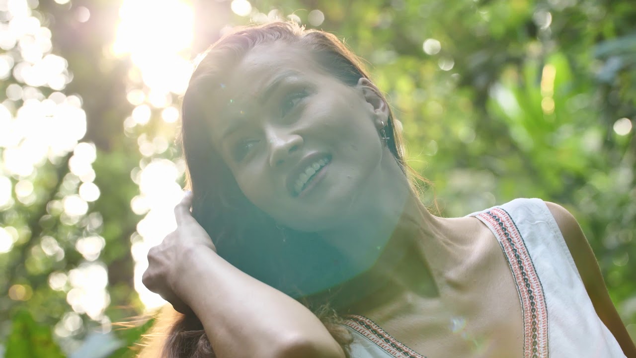 Julia Bliss at Ishavilas