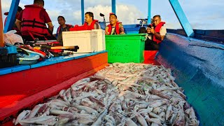 suasana meriah musim candat sotong diatas bot PAF3539 Kuala Marang