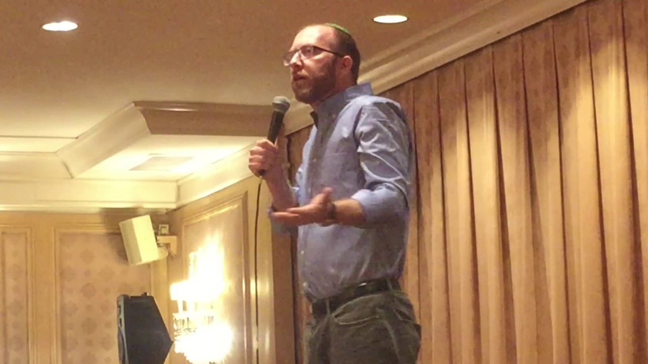Comedian Benji Lovitt performs at 2016 Rabbinical Assembly