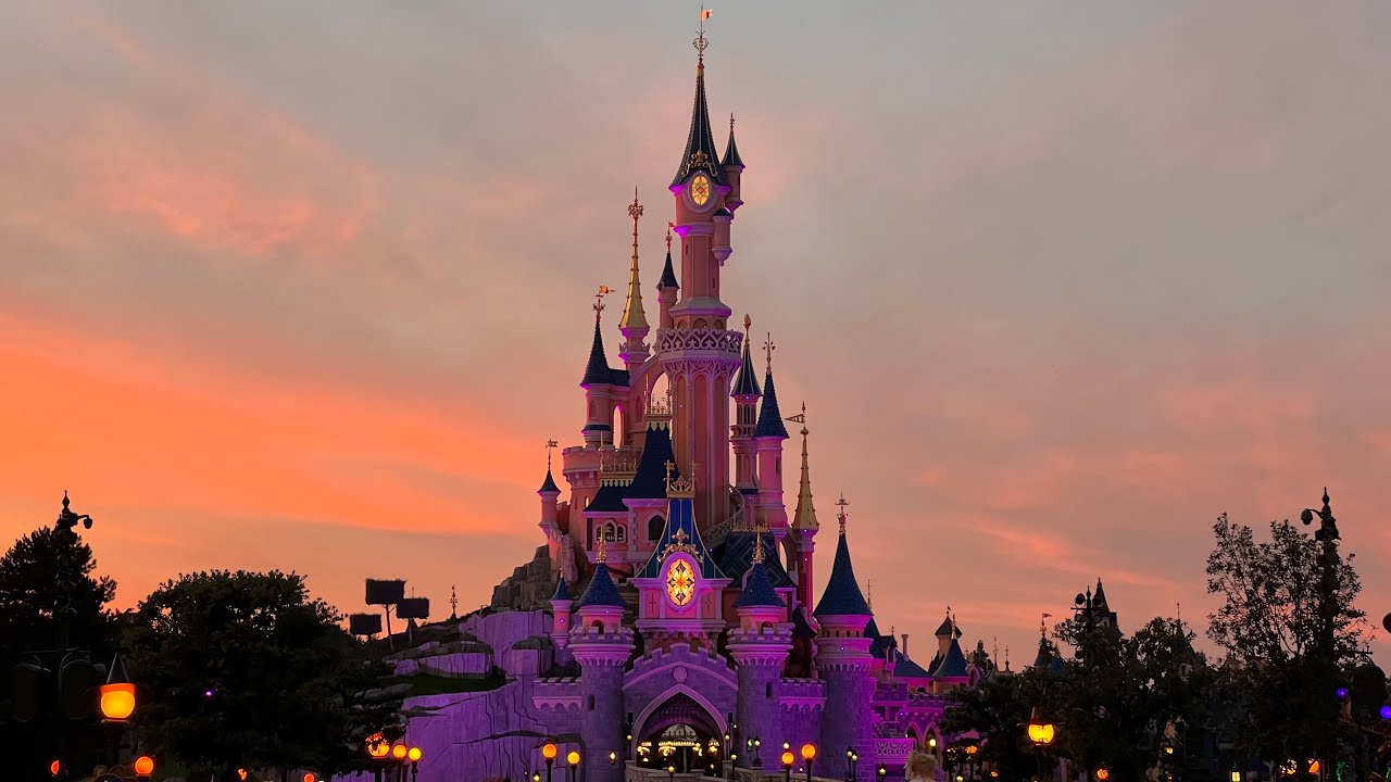 Disneyland Paris at Halloween 2022  - Tag 2  Teil 2 Santa Fe, Avengers,  Disneyland Sonnenuntergang