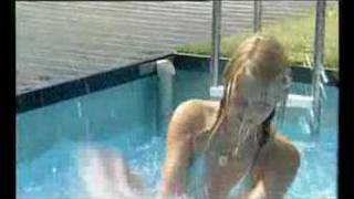 Big Brother 8 Uk - The Twins In The Pool