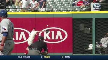 TEX@CLE: Murphy makes a great running catch