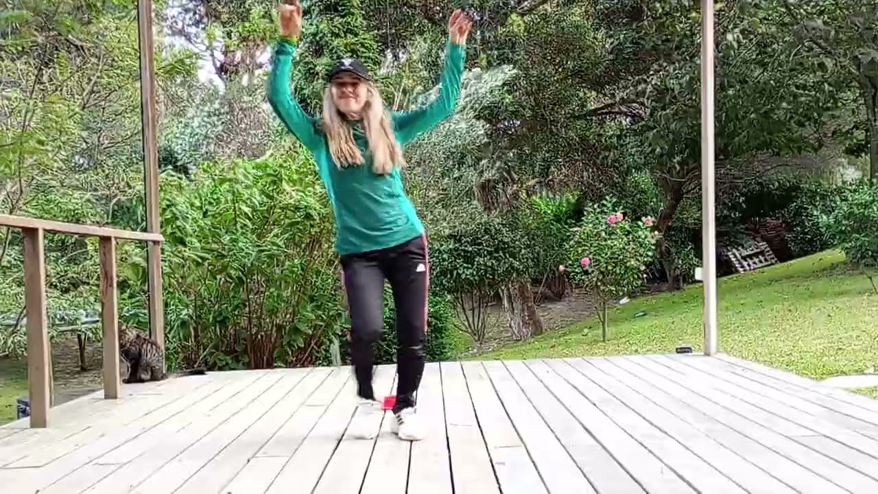 Mikarov I מקרוב - ריקוד