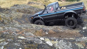 Axial SCX10 vs Trailfinder 2 RC4WD