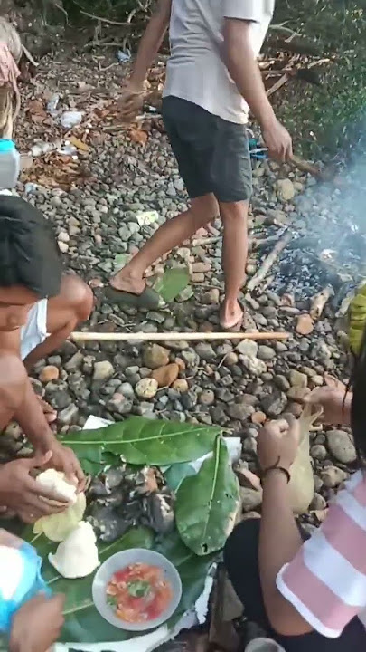 Makan ikan bakar #youtube #tiktokviral #vidioviral #viralvideo #youtubeshorts #story #viral
