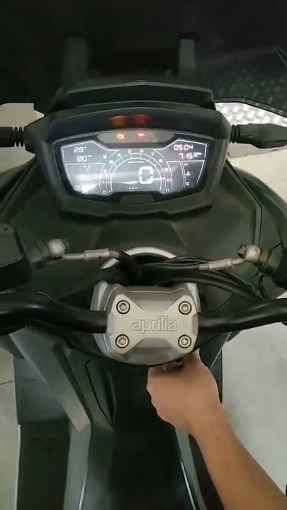 Aprilia SR-GT: Maintenance Icon flashes 5 seconds