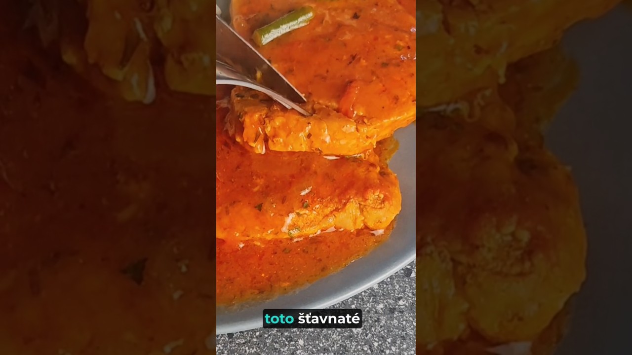 Šťavnaté bravčové karé v poctivej paradajkovej omáčke so zelenými fazuľovými strukmi! – recept z kanála Varíme a pečieme