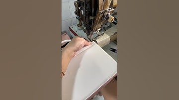 cách vào 2 bên hông chiếc túi xách màu trắng tuyệt đẹp