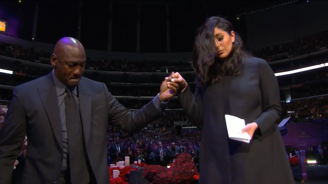 nøgle Displacement mærke Michael Jordan helps Vanessa Bryant walk off stage at Gigi and Kobe Bryant  memorial - YouTube