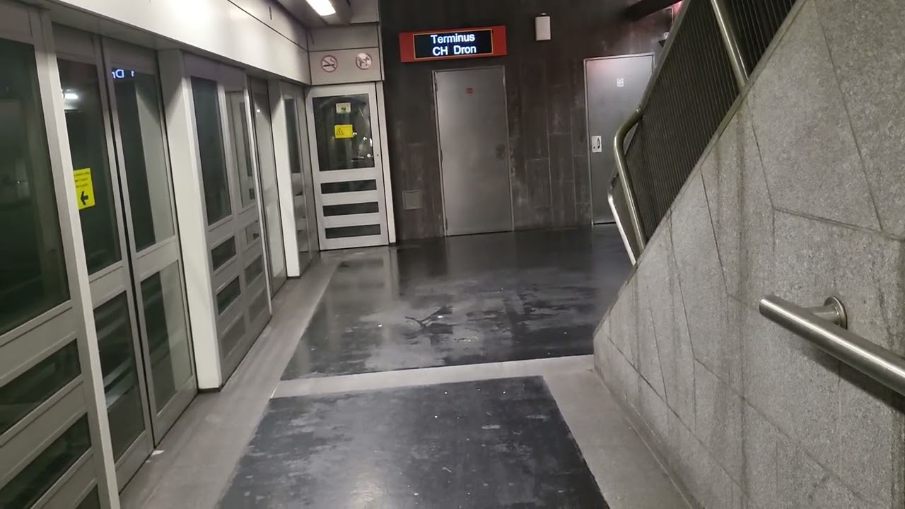 Métro de Lille - passage de deux rames a epeule montesquieu 