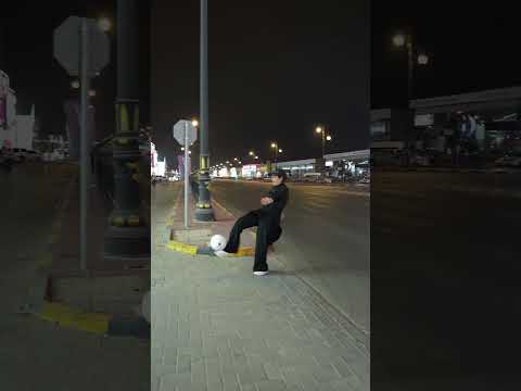 كنت ألعب كورة وأتحمس على نفسي شطت شط ة تاريخية والكرة راحت تقول سلام على لافتة المحل