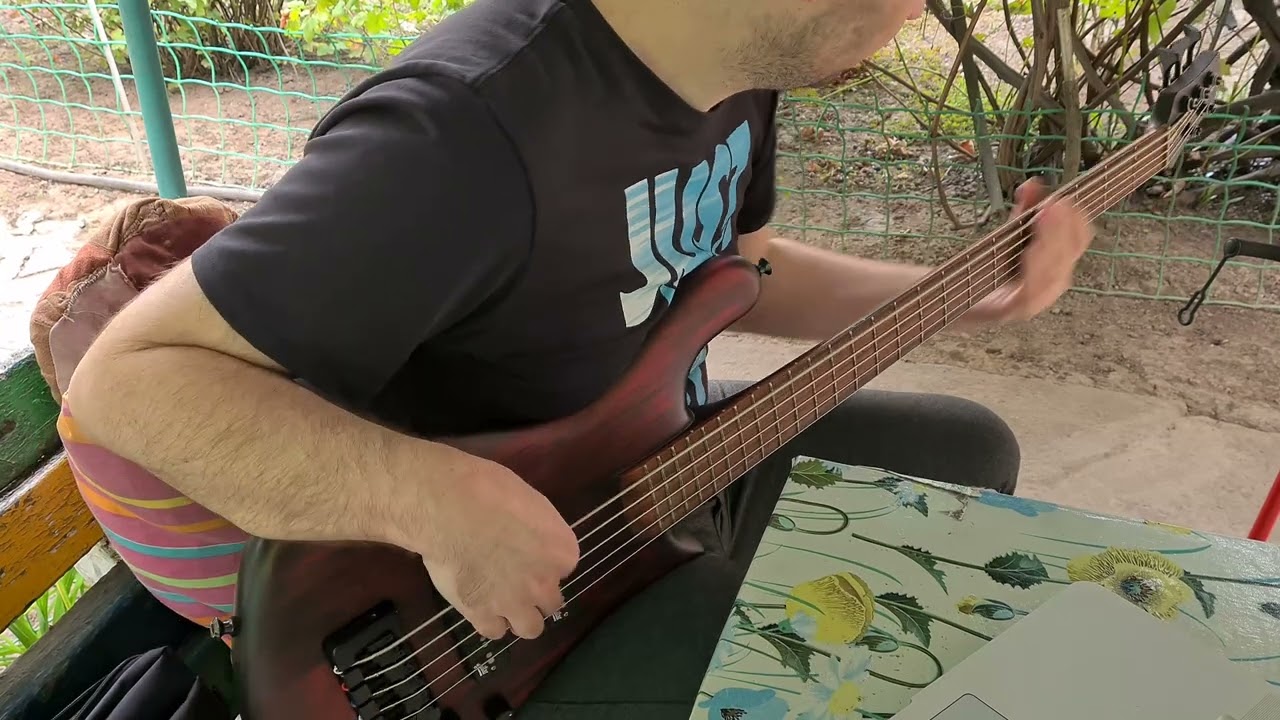 Incognito - You Are In My System (Feat Bluey), bass cover bekijken op YouTube Incognito - You Are In My System (Feat Bluey), bass cover bekijken op YouTube