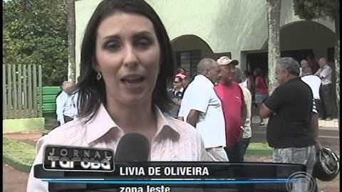 Dirigentes do Guarani-SP, torcedores do LEC, amigos e familiares vão ao enterro de Neneca (26/01)