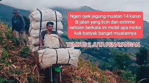 Ngeri ojek jagung muatan 14 karung di jalan licin dan extrime netizen berkata ini motor apa mobil ya