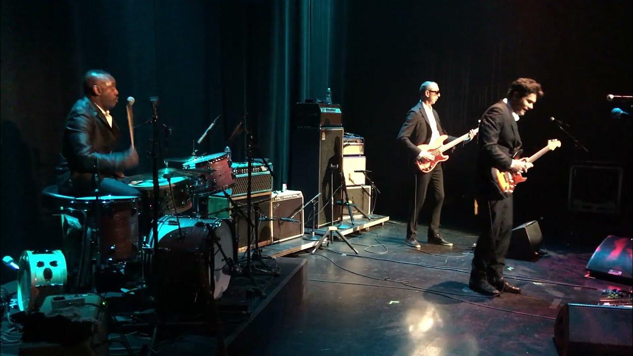 John Mayer Trio - Vultures (Live at The Apollo Theater) John Mayer Trio - Vultures (Live at The Apollo Theater)