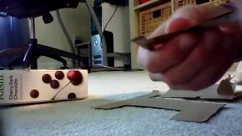 How to make your own fidget spinner with no bearing part: 1