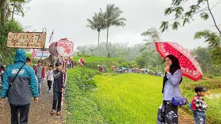 SUASANA HUJAN DI DESA MENGGUYUR ARAKARAKAN WARGA TASIKMALAYA, PERINGATAN HUT KEMERDEKAAN RI KE 78