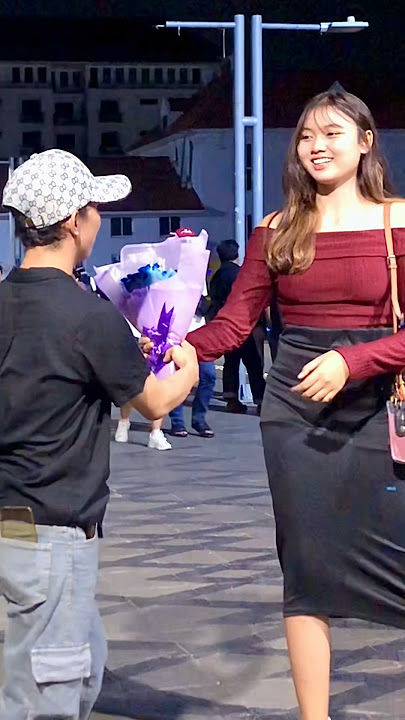 Ngasih bunga k cwek gk knl🥰 #prankcewekcantik