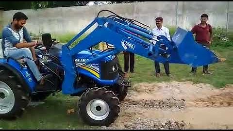 Mini tractor with bull loader applications