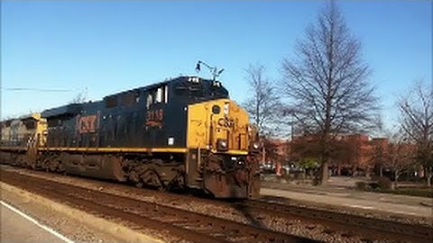[CSX] 3118 W/SCREAMING K5HLL Leads Q401-17 @ Track Speed W/Hornsalute  In Fayetteville NC