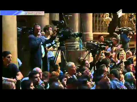 რაზე ლაპარაკობს მღვდელი \"წმინდა\" ცეცხლის ანთებისას.