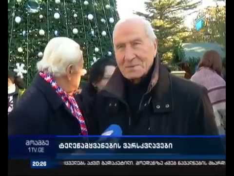 კომუნისტების პროპოგანდისტი *ჟურნალისტების* ქება დიდება