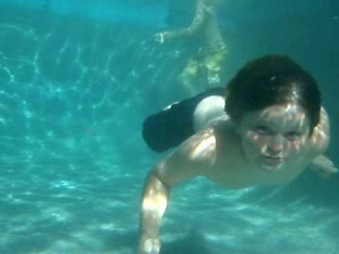 underwater swimming.avi