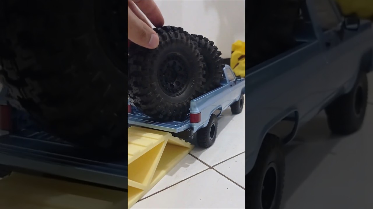Chevrolet k10 rc car strength test carrying two big tires 