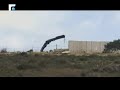 القوات الإسرائيلية تتابع الحفر ورفع السواتر على الحدود الجنوب