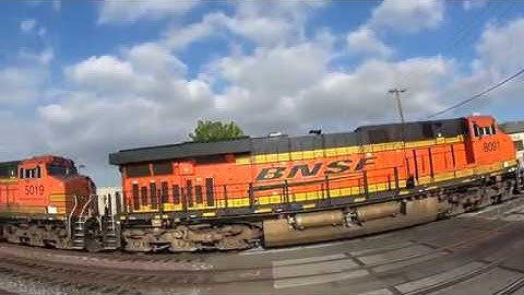 Long BNSF intermodal with DPU