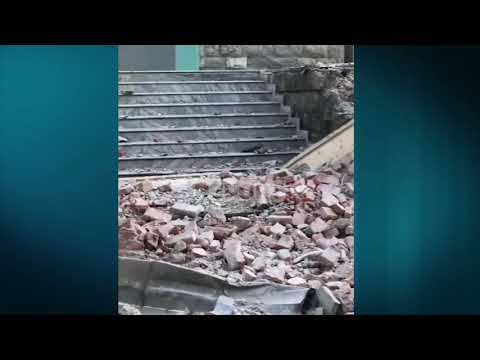 Report Tv - Shembet muri anësor te 'Gjeologjiku', dy makina bëhen shoshë