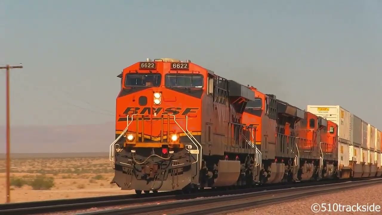 HD: HIGH SPEED BNSF FREIGHT TRAINS ACROSS THE MOJAVE DESERT 2018 I PART TWO