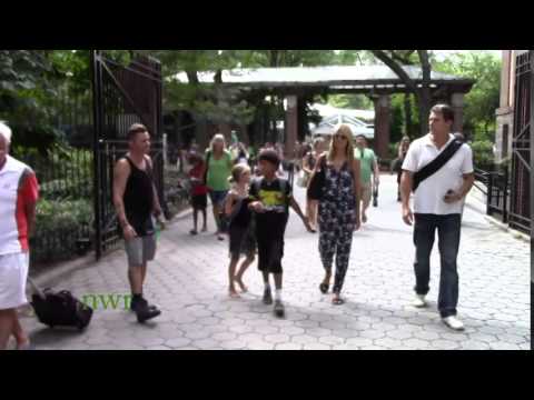 Heidi Klum and her children go to the Central Park Zoo in New York City