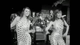 Video thumbnail of "shakin’ all over"