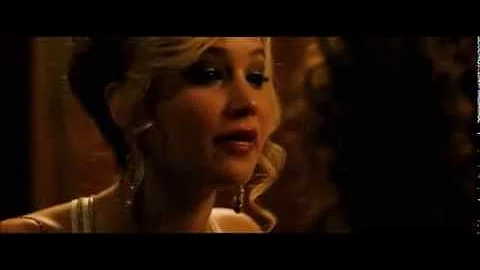 Jennifer Lawrence and Amy Adams kiss in American H...