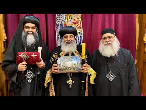 موكب دخول الآباء البطاركة البابا كيرلس السادس والبابا شنوده الثالث مع الراهب القمص فلتاؤس السرياني