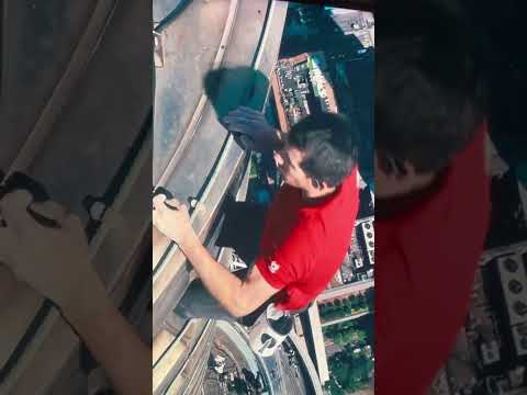 #AlexHonnold makes history by climbing a skyscraper!
