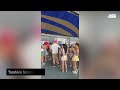 El momento en que corrieron hacia las experiencias del concierto de Bad Bunny
