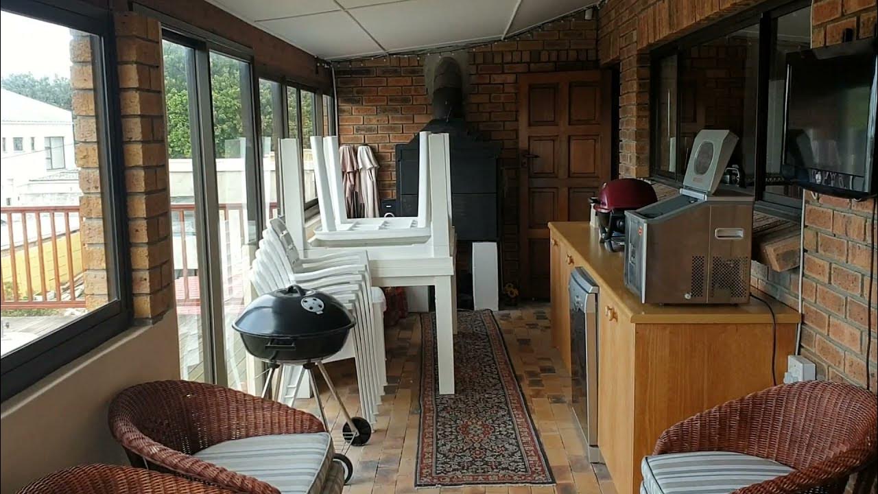 17 Luckhoff Road furnished house holiday house to rent in Kleinmond