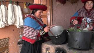 Proceso de elaboración de tejidos por artesanas Minka - Chinchero, Perú