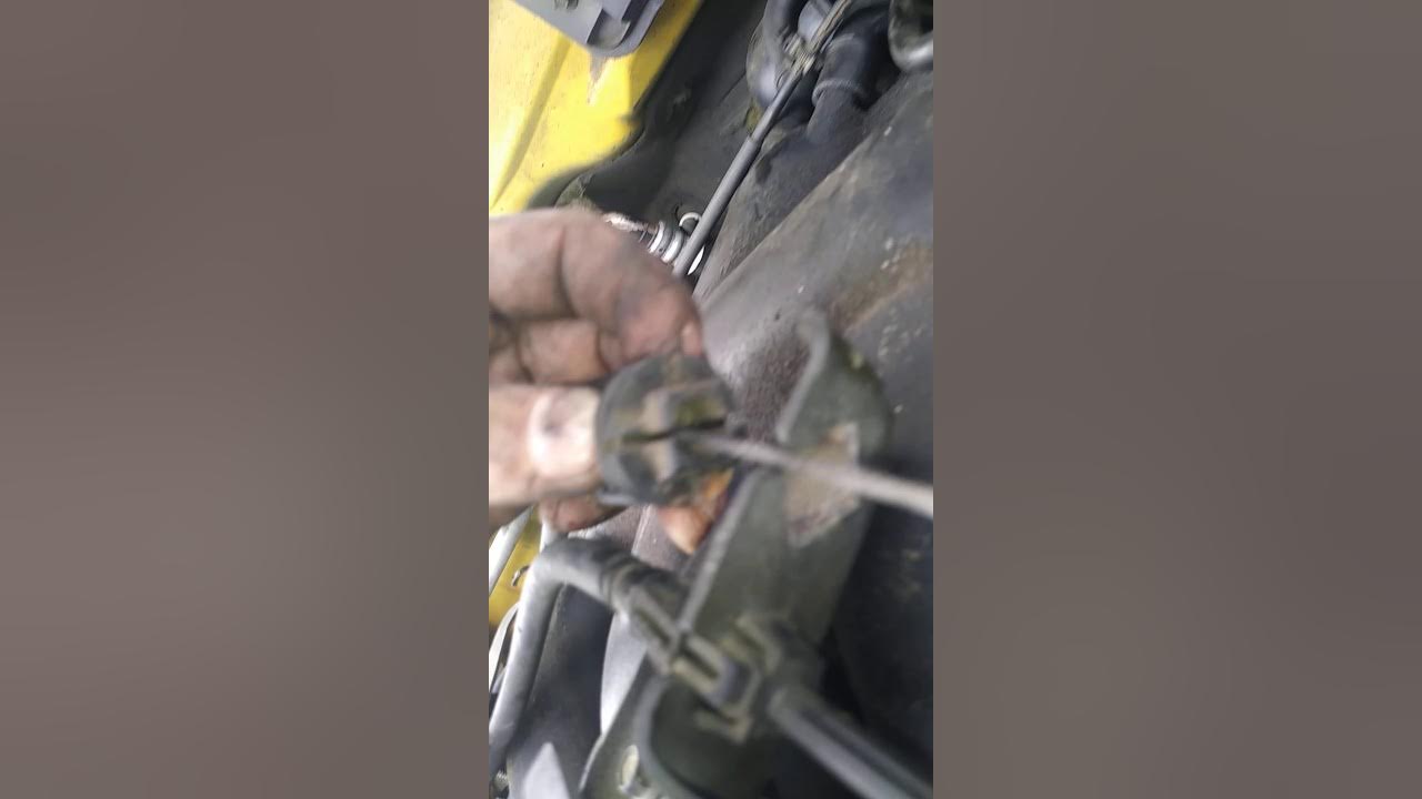 Installing throttle cable on 2001-2007 ford Escape v6 - YouTube
