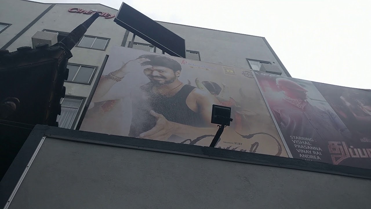 Mersal FDFS - Colombo Fans VERA LEVEL Celebration at Cine City Colombo Sri Lanka | Vijay | Atlee